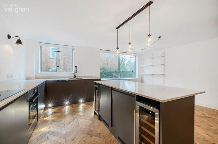 1 Bedroom Flat To Rent In Sussex Court, Eaton Road, Hove, BN3