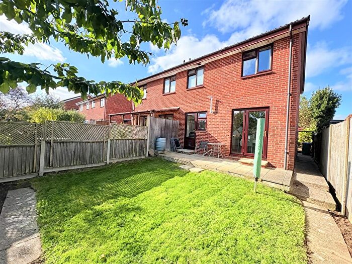 3 Bedroom Semi-detached House For Sale In Norset Road, Catisfield, Fareham, PO15