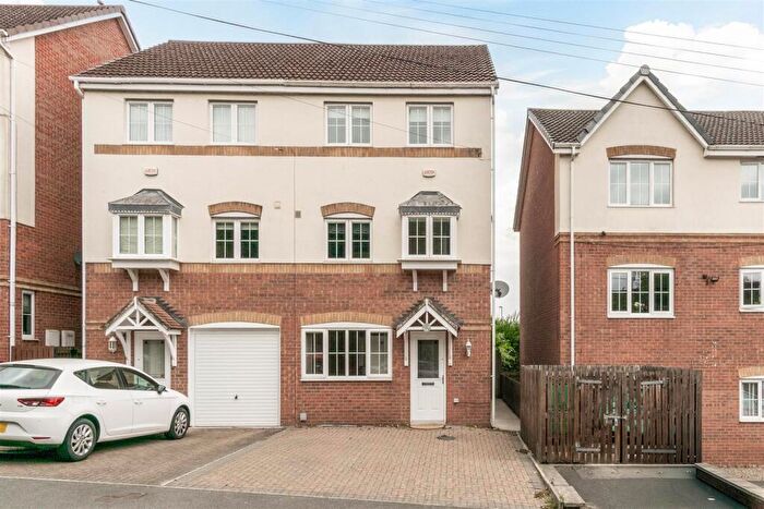 4 Bedroom Town House For Sale In Tower Crescent, Tadcaster, LS24