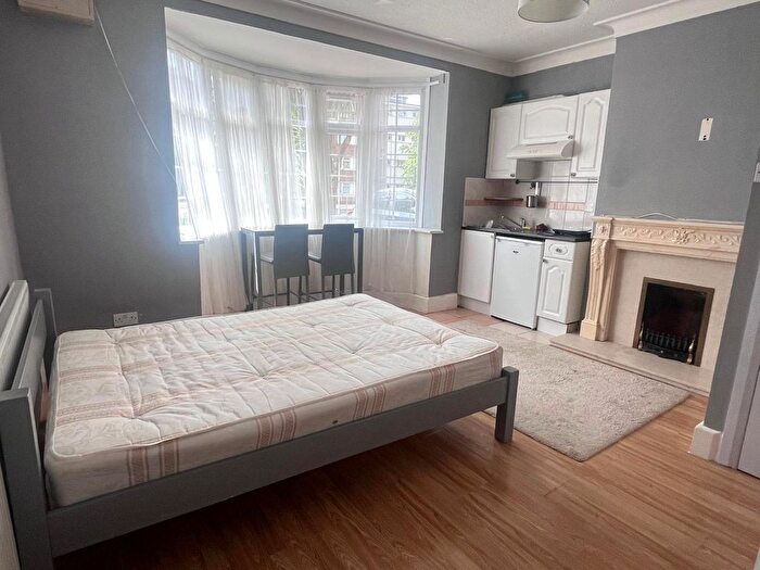 Studio To Rent In Bath Road, Hounslow, TW3