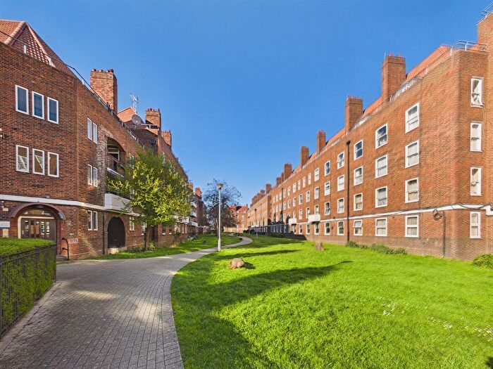 2 Bedroom Flat For Sale In Lynmouth Road, London, N16