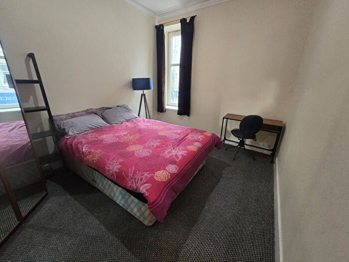 2 Bedroom Flat To Rent In Flat, Rosemount Place, Aberdeen, AB25