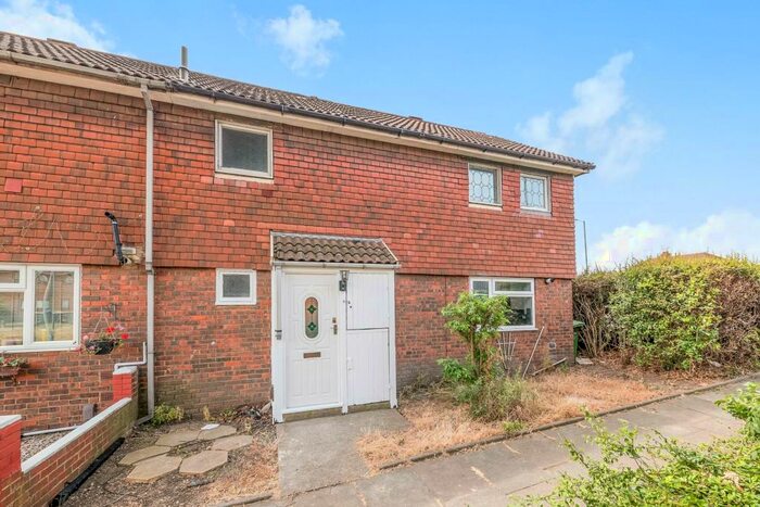 4 Bedroom End Of Terrace House To Rent In Northend Road, Erith, DA8