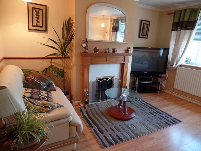2 Bedroom Maisonette To Rent In Mimosa Road, Hayes, UB4