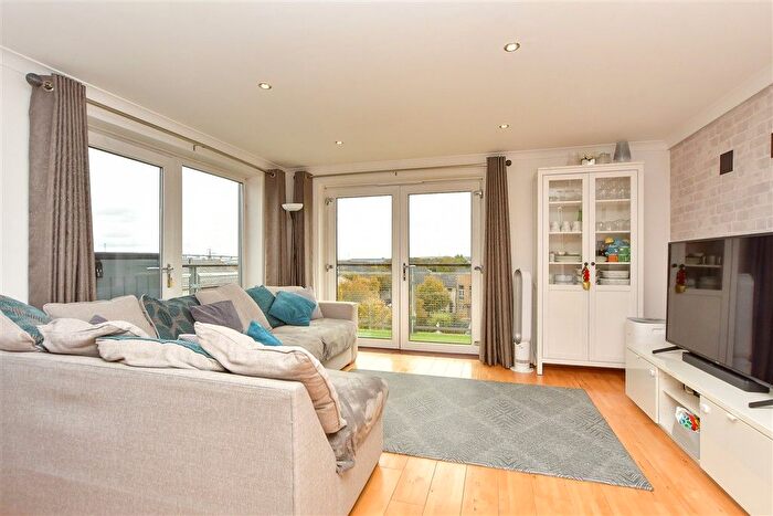 2 Bedroom Flat For Sale In Marsden Gardens, Dartford, Kent, DA1