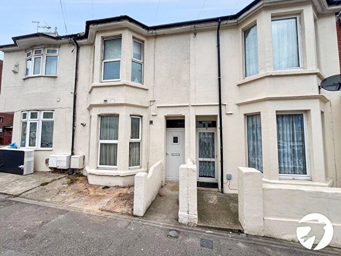 1 Bedroom Flat To Rent In Richmond Road, Gillingham, Kent, ME7