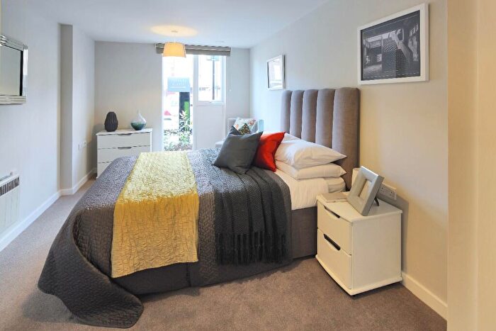 2 Bedroom Apartment To Rent In Queensway, Southampton, Hampshire, SO14