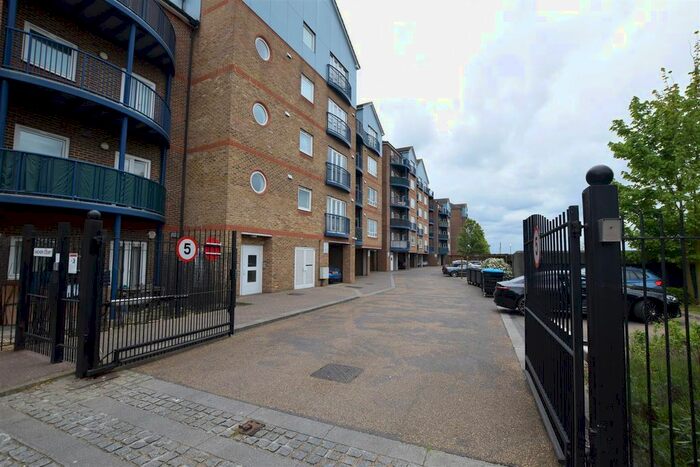 2 Bedroom Flat To Rent In Anchor Court, Argent Street, Grays, RM17