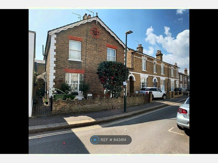 3 Bedroom Terraced House To Rent In Shaftesbury Road, Richmond, TW9