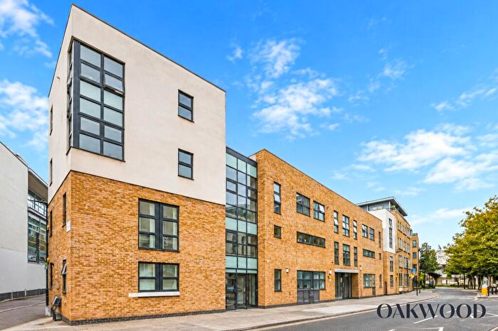 2 Bedroom Flat To Rent In Reading Lane, London, E8