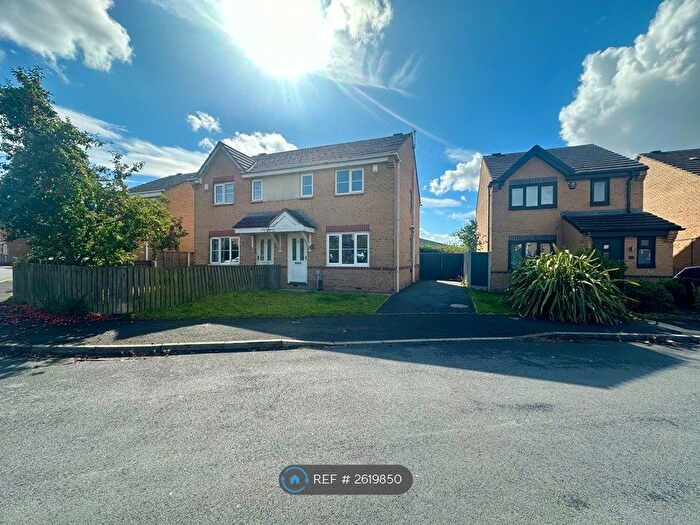 3 Bedroom Semi-Detached House To Rent In Hopefield Way, Bradford, BD5