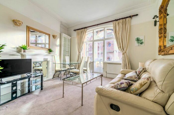1 Bedroom Flat To Rent In Buckingham Gate, St James's, London, SW1E