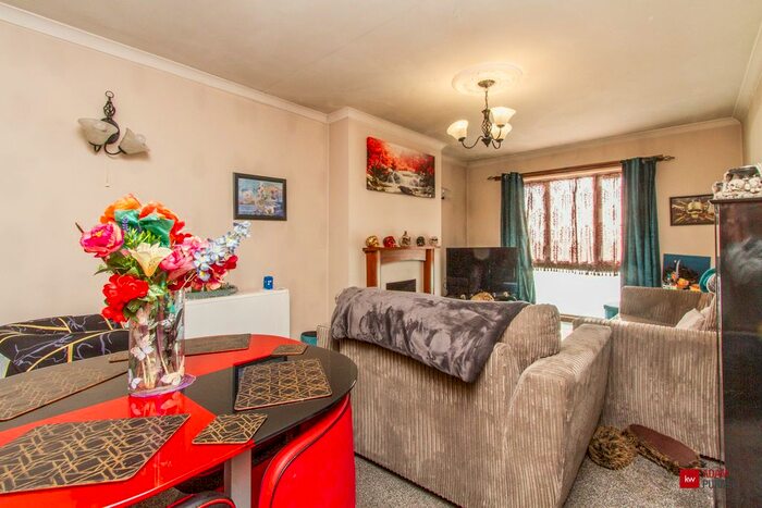 2 Bedroom Flat For Sale In Deveron Court, Hinckley, Leicestershire, LE10