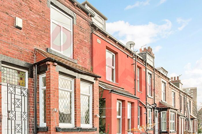 2 Bedroom Terraced House For Sale In Armley Lodge Road, Armley, LS12