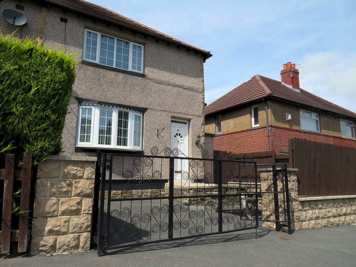 3 Bedroom House To Rent In Club Lane, Halifax, HX2
