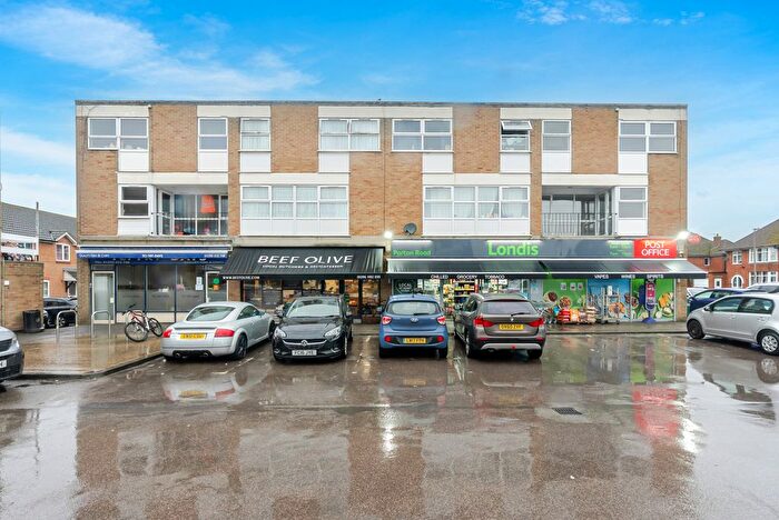 3 Bedroom Maisonette To Rent In Parton Road, Aylesbury, HP20