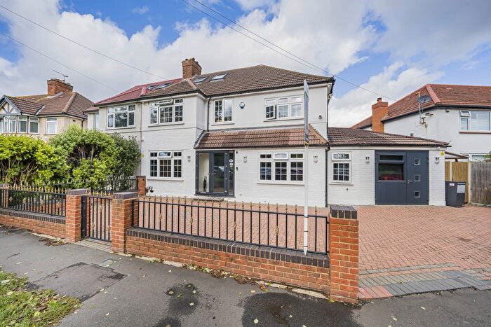 6 Bedroom Semi-detached House For Sale In Riverside Walk, Isleworth, TW7