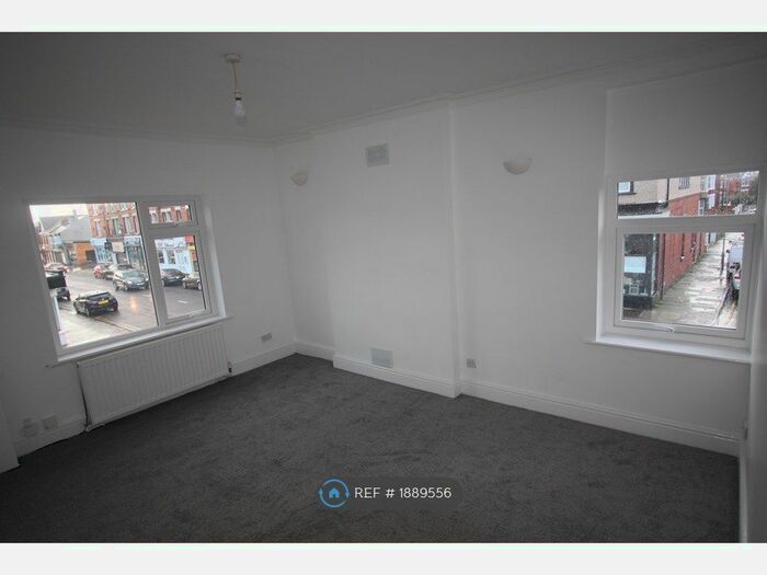 2 Bedroom Flat To Rent In Sandiways Road, Wirral, CH45