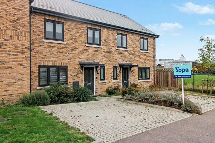 3 Bedroom Terraced House For Sale In Johnstone Close, Bracknell, RG12
