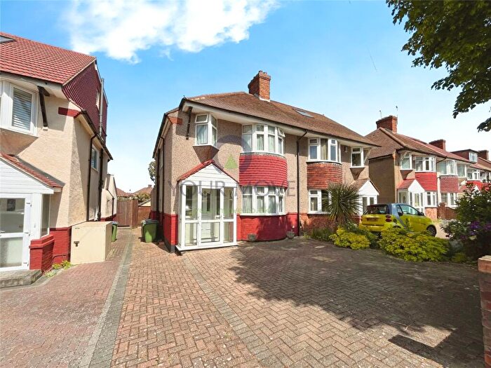 3 Bedroom Semi Detached House For Sale In Wricklemarsh Road, London, SE3