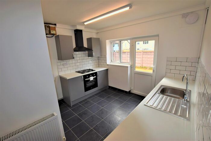 3 Bedroom Semi-Detached House To Rent In Chell Grove, Newcastle-Under-Lyme, Stoke-On-Trent, ST5