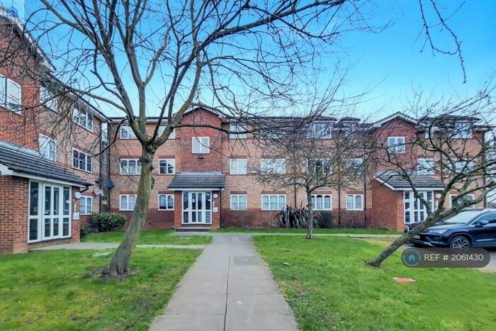 2 Bedroom Flat To Rent In Chequers Close, London, NW9