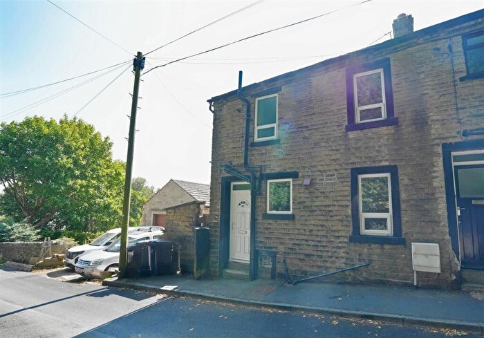 2 Bedroom End Of Terrace House For Sale In Hoults Lane, Greetland, Halifax, HX4