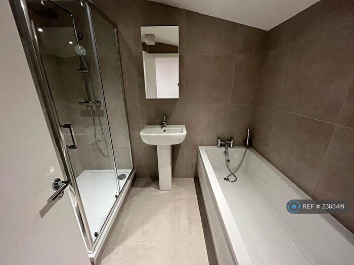 1 Bedroom Flat To Rent In New Briggate, Leeds, LS2