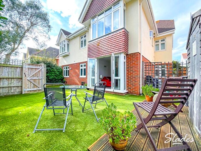 2 Bedroom Apartment For Sale In Chessel Avenue, Bournemouth, Dorset, BH5