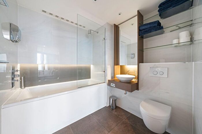1 Bedroom Flat For Sale In Chronicle Tower, City Road, London, EC1V