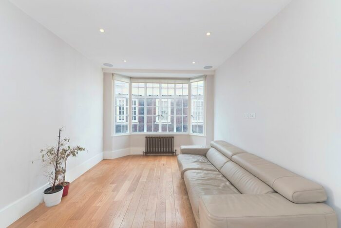 2 Bedroom Flat To Rent In Warwick Gardens, London, W14
