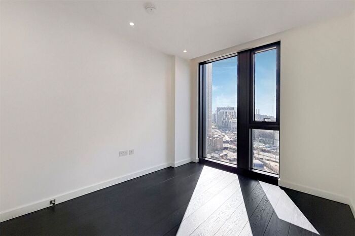 2 Bedroom Flat To Rent In Bondway, London, SW8
