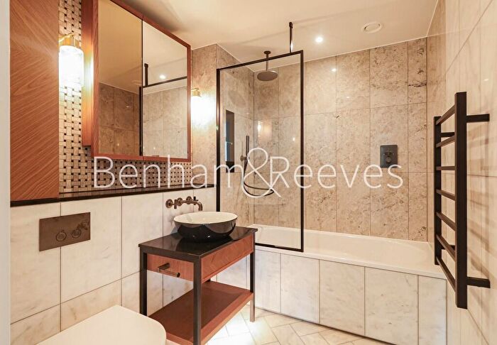 2 Bedroom Apartment To Rent In Boxwood Gardens, London Dock, E1W