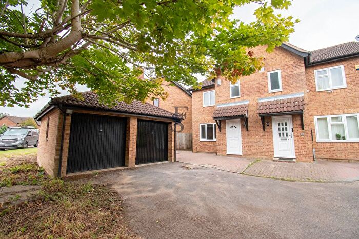 3 Bedroom Semi-Detached House To Rent In Willowtree, Hamilton, Leicester, LE5