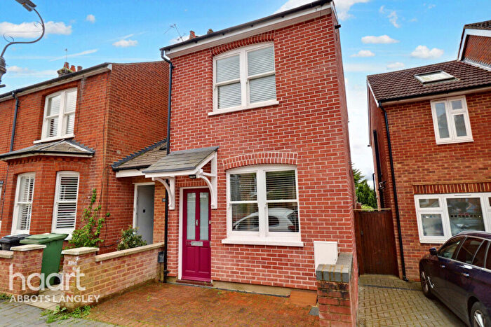 2 Bedroom Detached House For Sale In Kings Road, St Albans, AL3