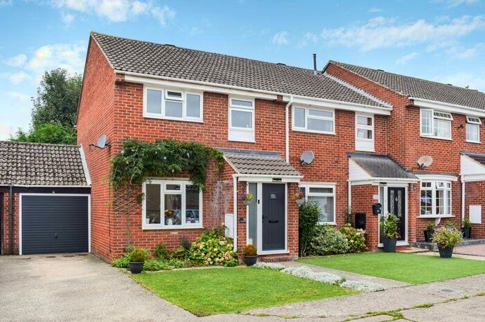 3 Bedroom End Of Terrace House To Rent In Hawthorn Way, Kidlington, OX5