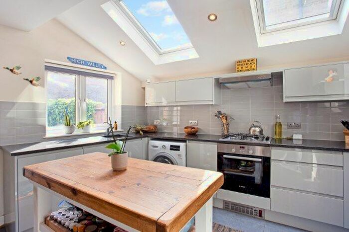 2 Bedroom Flat To Rent In Wolseley Gardens, London, W4