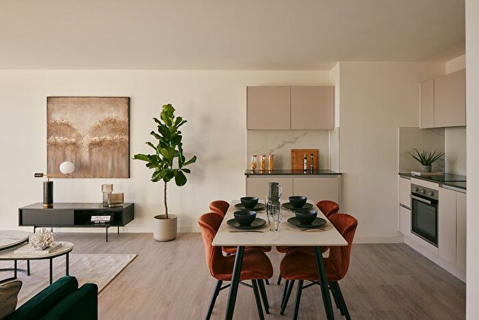 3 Bedroom Flat To Rent In Glasgow, G3