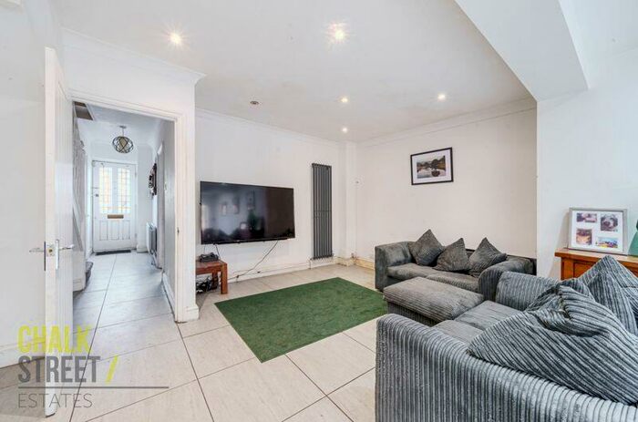 4 Bedroom Detached House For Sale In Osborne Road, Hornchurch, RM11