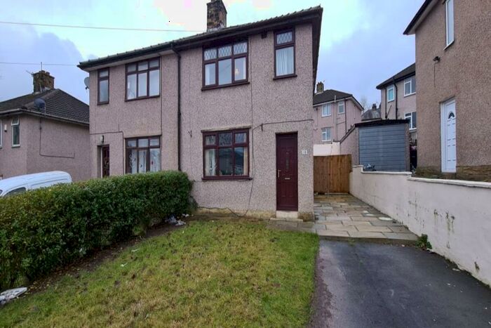 3 Bedroom Semi-Detached House To Rent In Broomhill Mount, Keighley, BD21