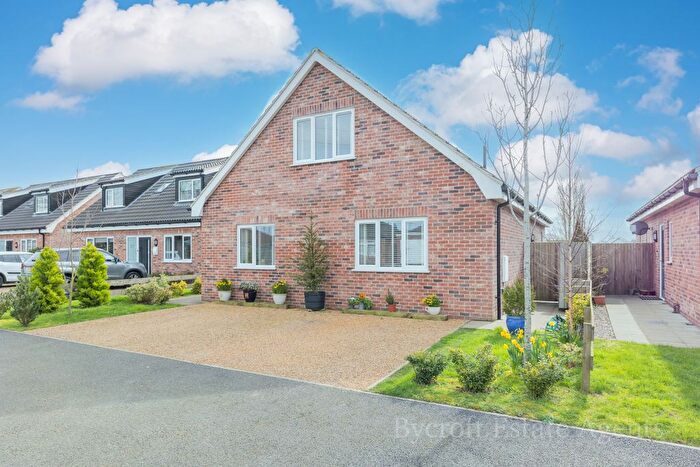 4 Bedroom Chalet For Sale In Common Road, Hemsby, NR29