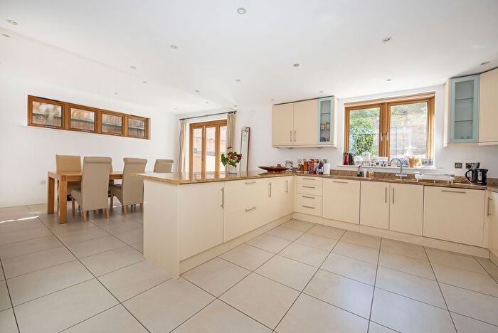 2 Bedroom Detached House To Rent In Gomer Place, Teddington, TW11