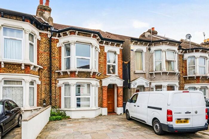 2 Bedroom Property To Rent In Whitehorse Lane, London, SE25