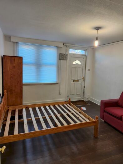 Studio To Rent In Mansfield Road, Ilford, IG1