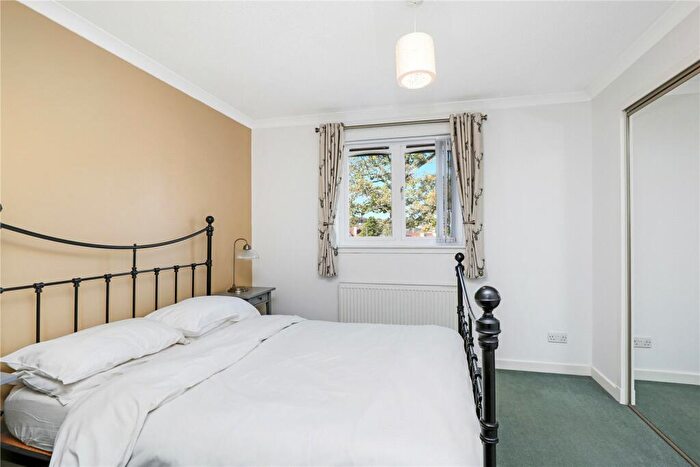 2 Bedroom Flat For Sale In Lintwhite Court, Bridge Of Weir, PA11