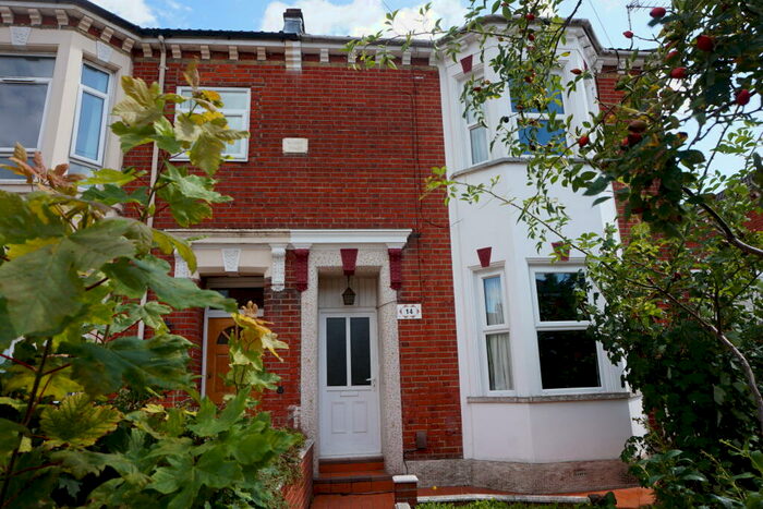 5 Bedroom House To Rent In Westridge Road, SO17