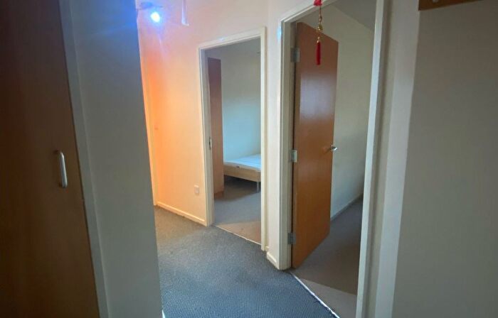 2 Bedroom Flat To Rent In Crown Station Place, Edge Hill, Liverpool, L7