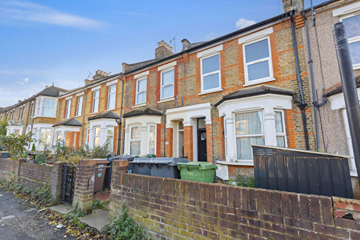 2 Bedroom Flat To Rent In Goldsmith Road, Leyton, E10