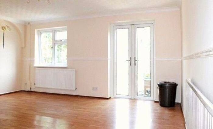 3 Bedroom Terraced House To Rent In Shirley Street, Canning Town, E16