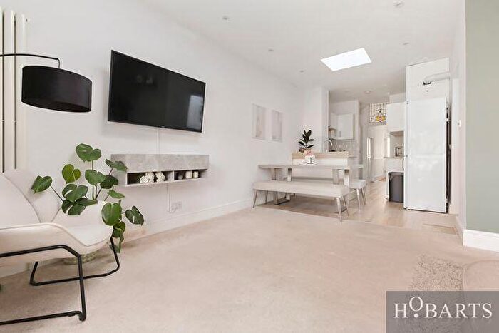 2 Bedroom Flat For Sale In Cornwall Avenue, Alexandra Park, N22
